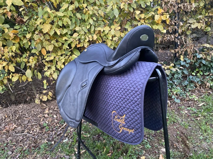 ONE Dressur JC schräg